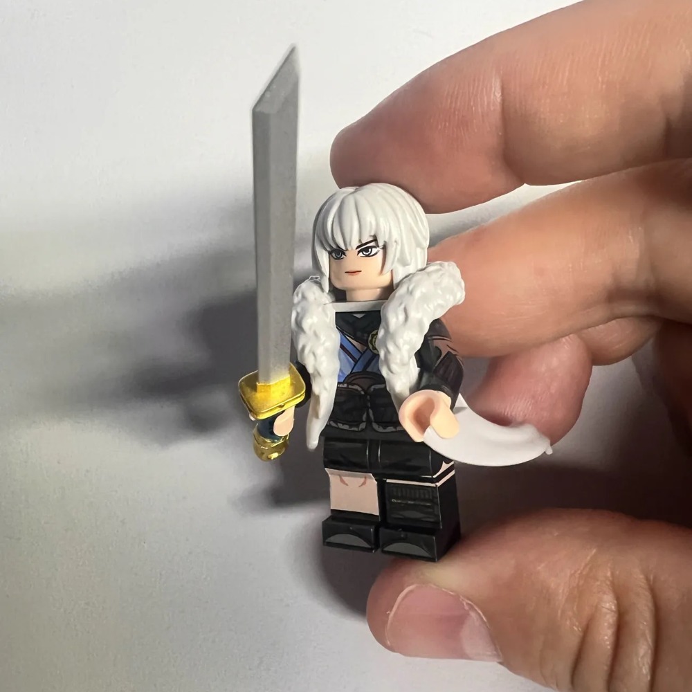 مجسمات بي في سي قابلة للتجميع  - مراجعة Model Kit Eva وسعره
